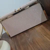 تعدادی کیف تازه|کیف، کفش، کمربند|میانه, |دیوار