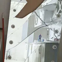 آینه قدی شکسته