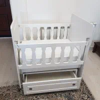 تخت کنار مادر گهواره ای همراه با تشک وتوری پشه بند