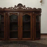 ویترین تمام چوب راش کلاسیک منبت‌کاری شده