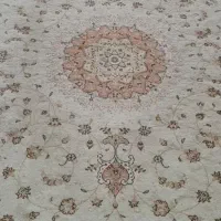 دو عدد فرش بیضی تراکم بالا یکونیم در دوونیم|فرش|مشهد, حرم مطهر رضوی|دیوار