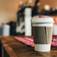 کاراموز کافه بیرون بر و صندوق دار رستوران