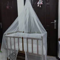 تخت کنار مادر