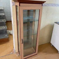 ویترین ایستاده و قفسه