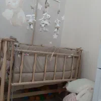 تخت کنار مادر نو