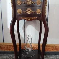 میز تزیین و تلفن