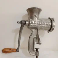 آبمیوه گیری دستی قدیمی چدنی|آبمیوه‌گیر و آب‌مرکبات‌گیر|تهران, عباس‌آباد|دیوار