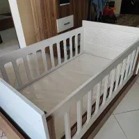 تخت گهواره ای کنار مادر