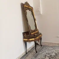 آینه و میز بسیار زیبا و بدون خط و خش