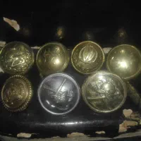 تعدادی دکمه قدیمی  به رنگه طلا|کلکسیون اشیاء عتیقه|فرمهین, |دیوار