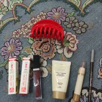 لوازم ارایشی همه باهم 300تومن استفاده شده ودرحدنو