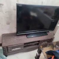 تلویزیون 42 اینچ توشیبا و میز تلویزیون
