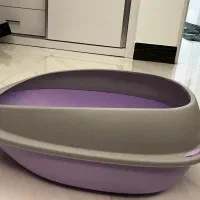 ظرف خاک گربه با ظرف آب غذا