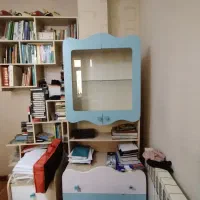 کمد رنگ آبی سفید با یک عدد میز کشویی و کمد کوچک