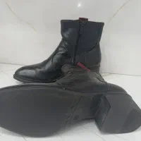 پوتین نو نو|کیف، کفش، کمربند|میانه, |دیوار