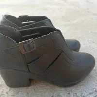 کفش|کیف، کفش، کمربند|رباط‌کریم, کیکاور|دیوار