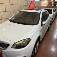 برلیانس ۳۲۰ هاچبک
