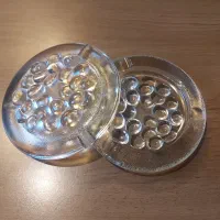 یک جفت زیر سیگاری کریستال