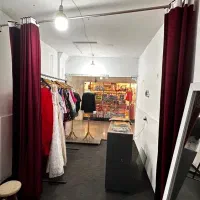 پاساژ زرتشت طبقه اول روبه کوچه وخیابان