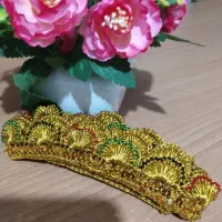 بشکی تاجی یا کوهی|لباس|قشم, |دیوار