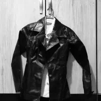 تعدادی کت و دامن|لباس|کرمان, |دیوار