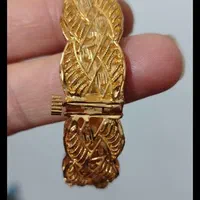 دستبندکاملا مشابه طلا پیچی