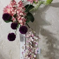 گلدان ایستاده چوبی پر از گل های شیک|گل مصنوعی|تبریز, |دیوار