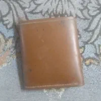 کیف قهوه ای کوچک بامدارک بنام نادر عیدی قلعه قاضی