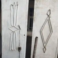 در حیاط ماشین رو