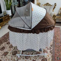 تخت چرخ دار نوزاد