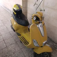 کاوان ۱۲۵ وسپا زرد ۹۸ با کلاه کاسکت