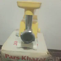 فروش یک چرخ گوشت و چند قطعه از چرخ گوشت دیگر