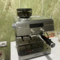 قهوه ساز و یخچال ایستاده