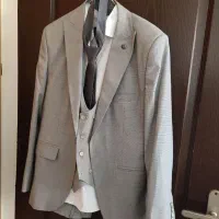 کت شلوار شیک همراه با جلیقه و کراوات و پیراهن سفید|لباس|کاشان, زیارتی|دیوار