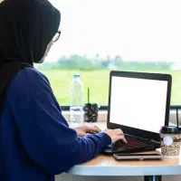 استخدام خانم حرفه ای و با انگیزه در فروش تلفنی
