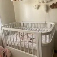 تخت کنار مادر و نوجوان شو