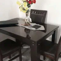 میز صبحانه خوری و فرش ۱۲متری