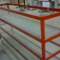 یک عدد ویترین نو قرمز رنگ ۱مترنیم به فروش میرسد