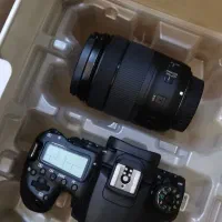 دوربین عکاسی و فیلم برداری حرفه ای