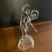 مجسمه کریستال