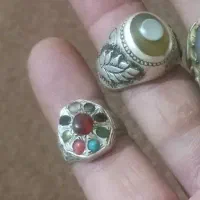 انگشتر‌نقره‌.