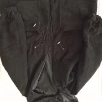 تعدادی لباس|لباس|محلات, |دیوار