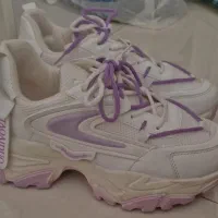 کفش کتونی سایز ۳۸ خیلی تمیز فقط یبار پا خورده