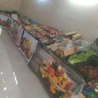 تمامی لوازمی میوه فروشی پالت ترازو میز کار تابلو