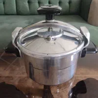 زودپز سب قدیمی 4 نفره