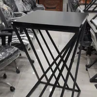 میز پایه فلزی صفحه گرد و پایه مورب