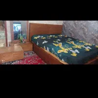 سرویس تخت   به همراه میز آینه و یک عدد پا تختی