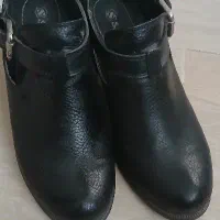 کفش چرم در حد نو .وفقط چندبار استفاده شده.