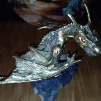 مجسمه برنزی اژدها