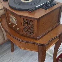 گرامافون و میز